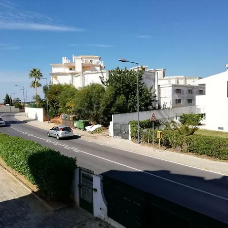 Apartamento Em Zona Calma Porem Com Tudo Perto